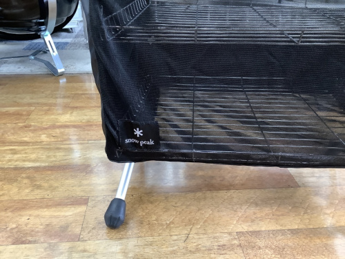 BBQ用品のメッシュラックスタンド