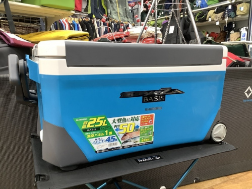 アウトドア用品のクーラーボックス