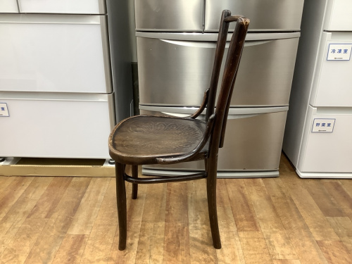 アンティーク調のベントウッドチェア