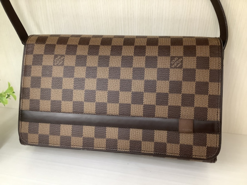 バッグのショルダーバッグ
