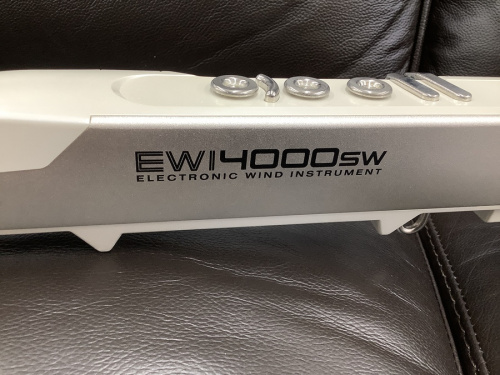 シンセサイザーのAKAI