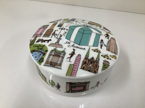 雑貨の陶器小物入れ