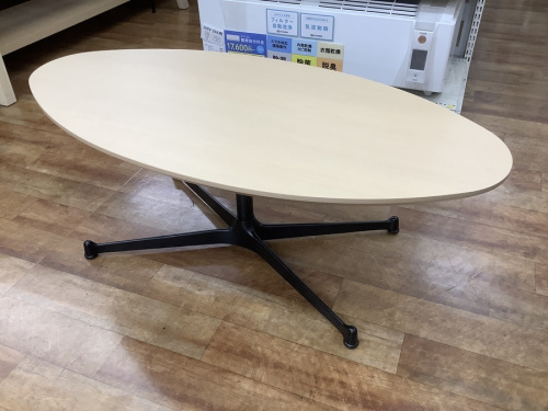 家具のテーブル