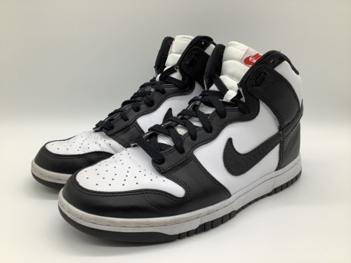 靴のスニーカー