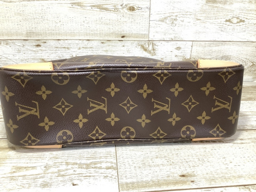 ショルダーバッグのLOUIS VUITTON