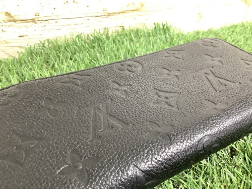 ラウンドファスナー長財布のLOUIS VUITTON