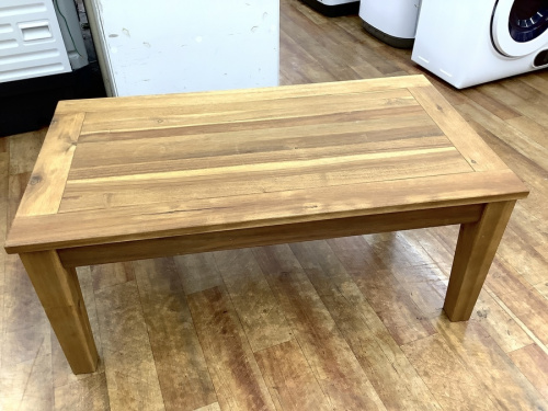 生活家具のテーブル