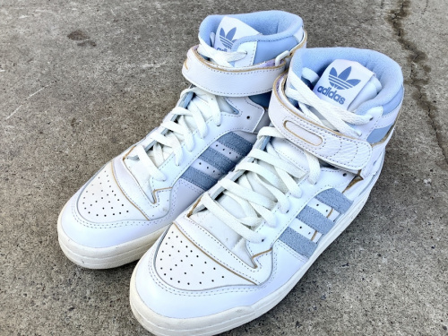 スニーカーのadidas