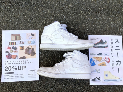 靴のスニーカー