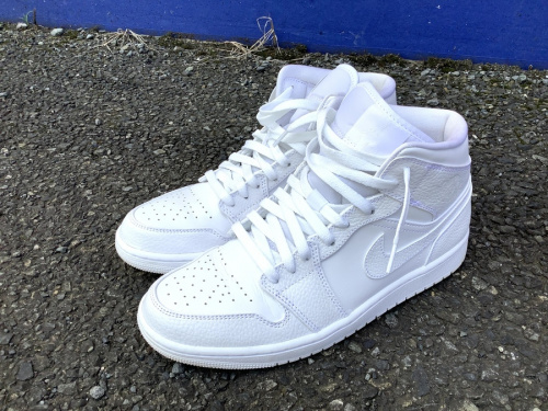 スニーカーのadidas