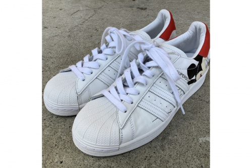 スニーカーのadidas