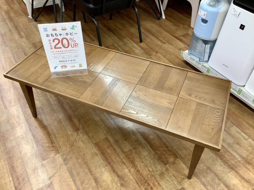 生活家具のテーブル
