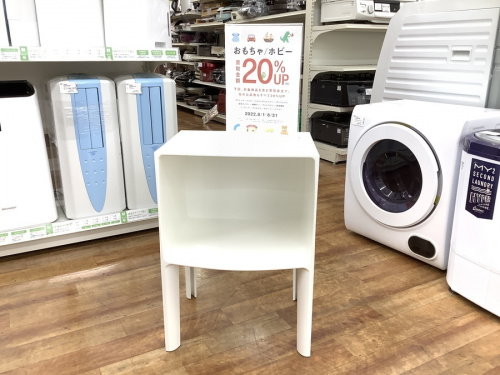 生活家具のテーブル