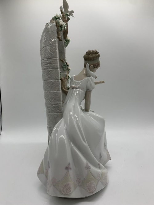2000体限定のLADRO(リアドロ）