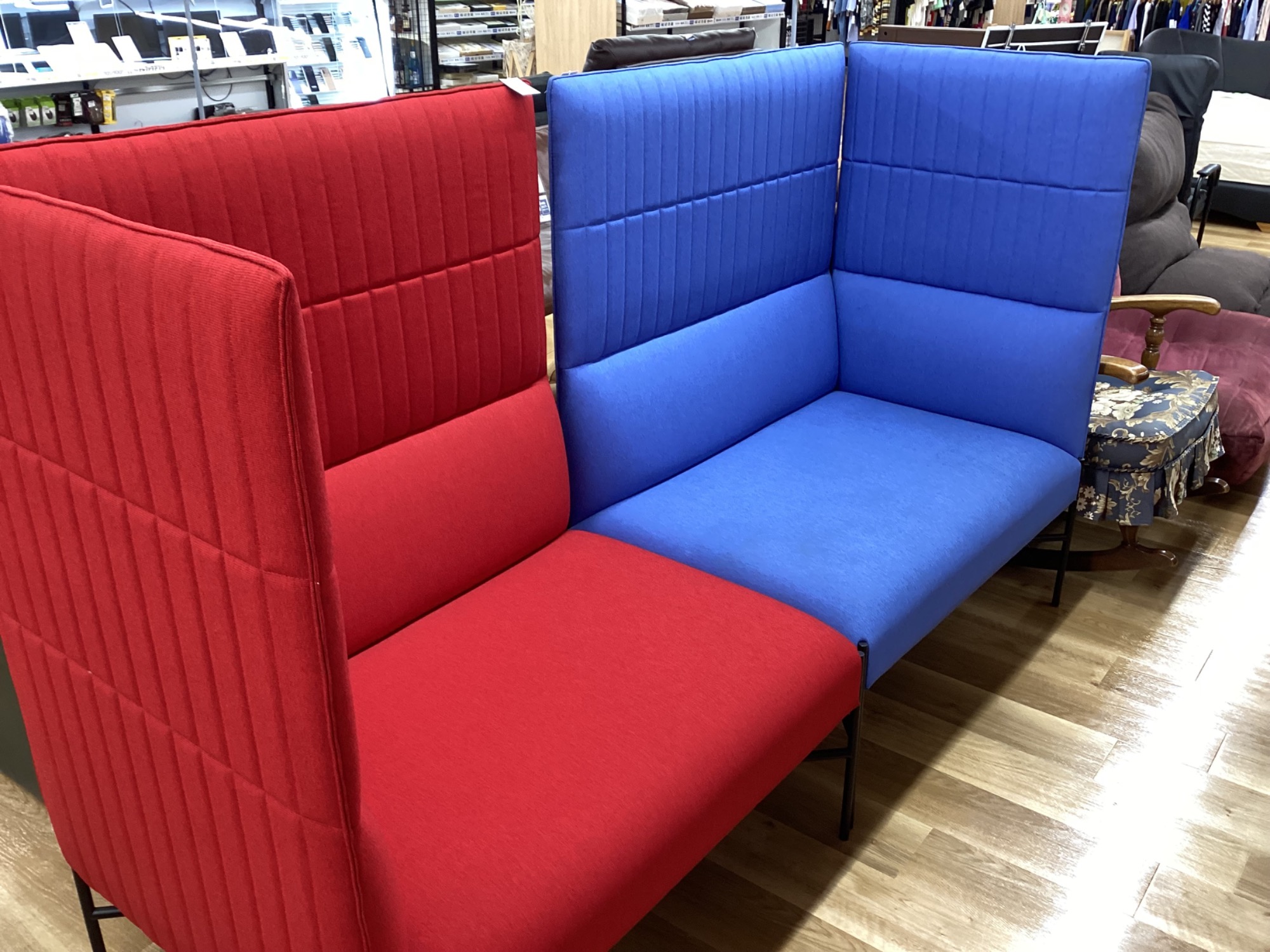 まとめ買いでお得 tacchini チルアウトハイソファー 買取入荷いたしました！｜2024 2人掛け・3人掛けソファ