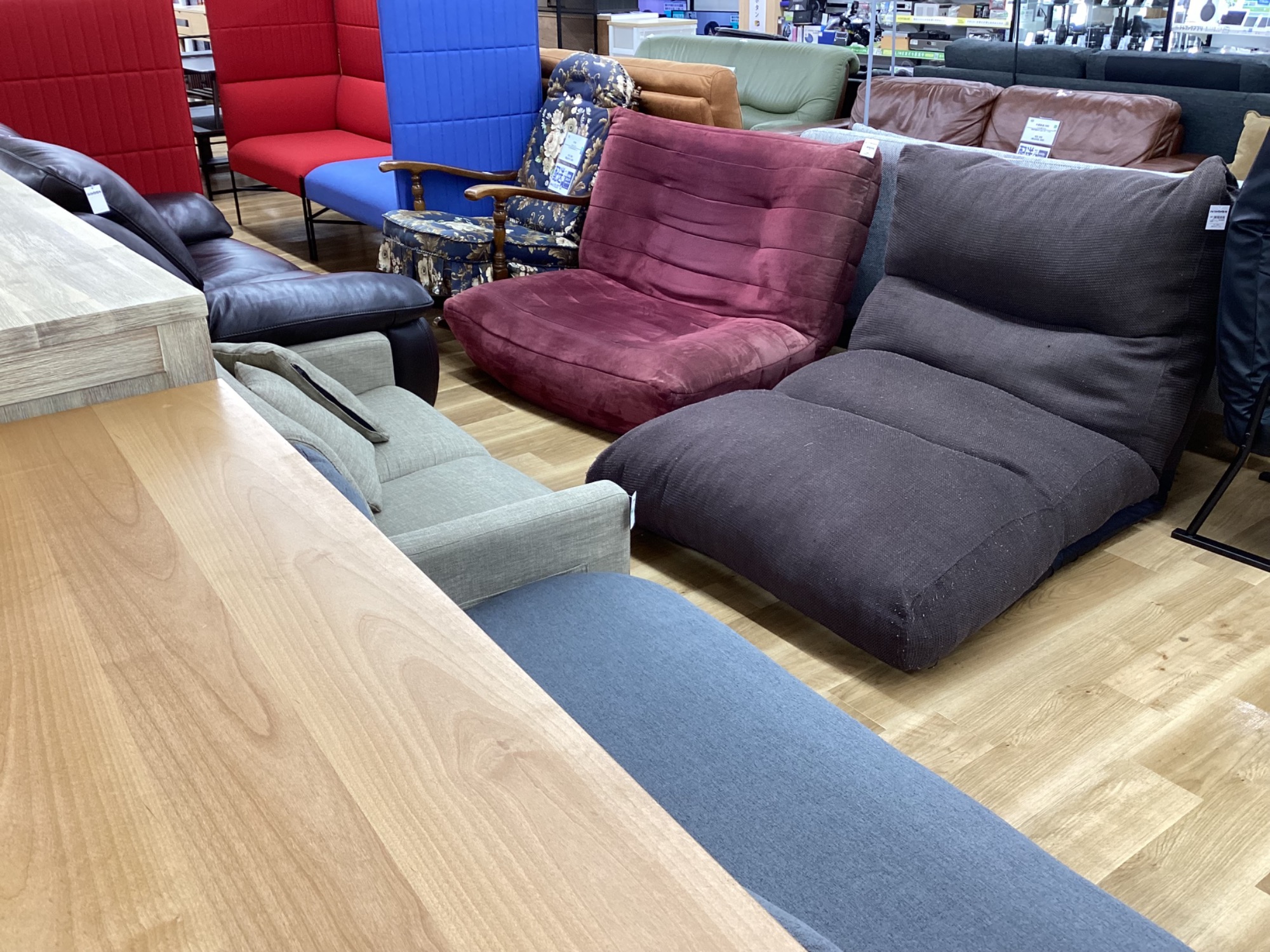 リサイクルショップ【トレジャーファクトリー館林店】猫ソファー入荷 家具大量展示中！】ロココ調 猫脚2Pソファーが買取入荷いたしました
