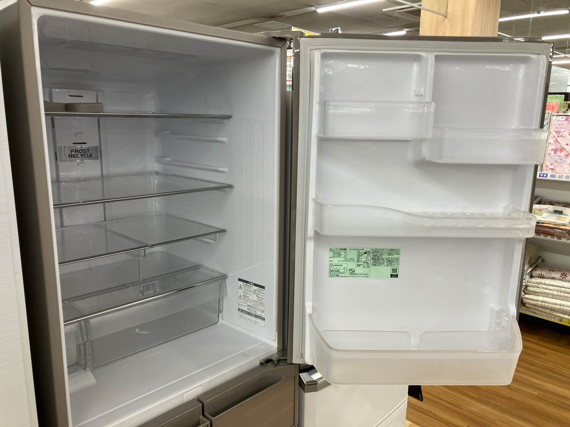 HITACHI（ヒタチ）5ドア冷蔵庫 R-S40R 2022年製を入荷しました