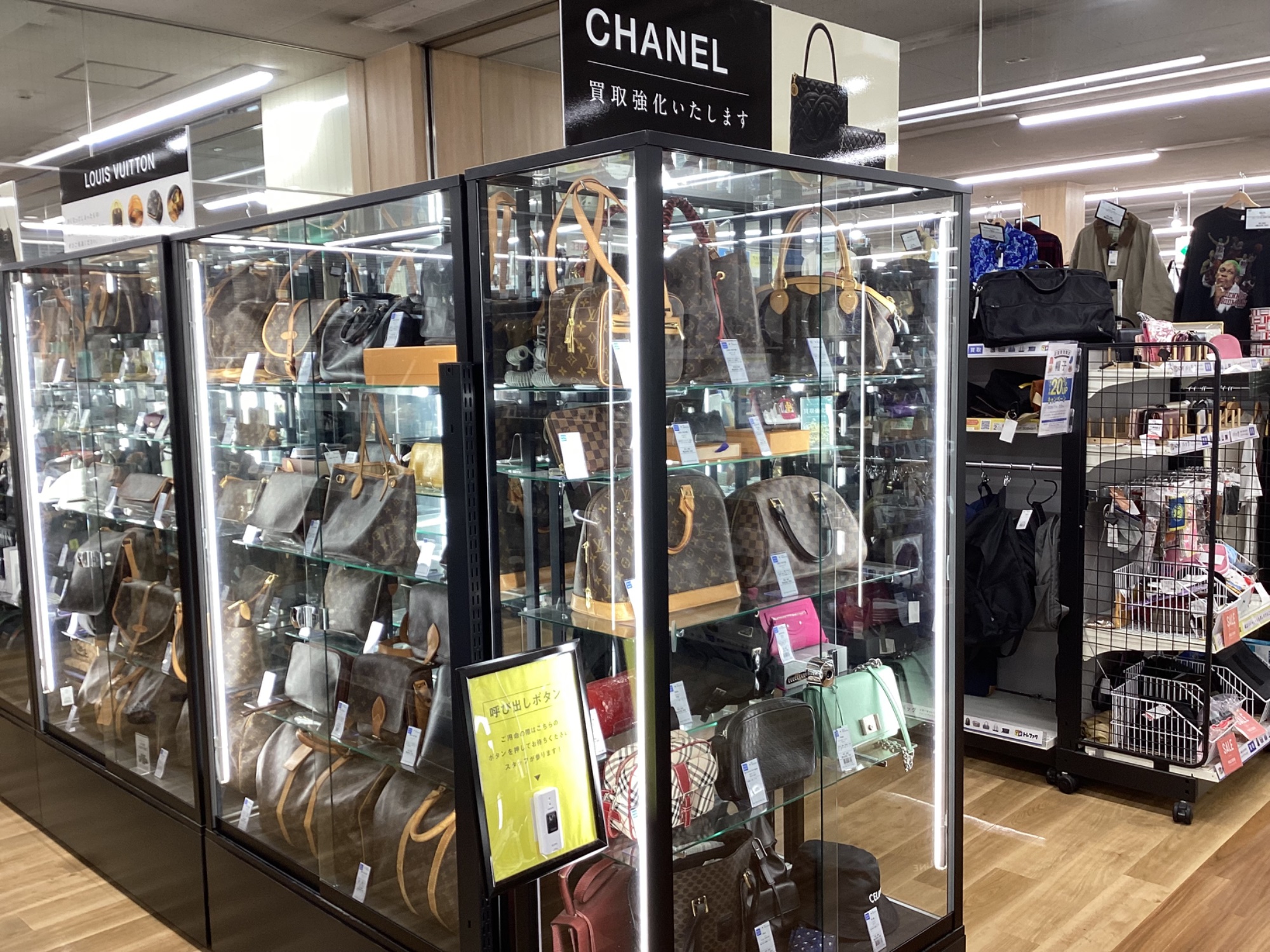 レア美品✨️ミュウミュウ◇マルチカラーフラップ長財布　マドラスりぼんブルー系 Miu Miu / ミュウミュウ】マテラッセ 長財布｜大人なネイビーカラーと