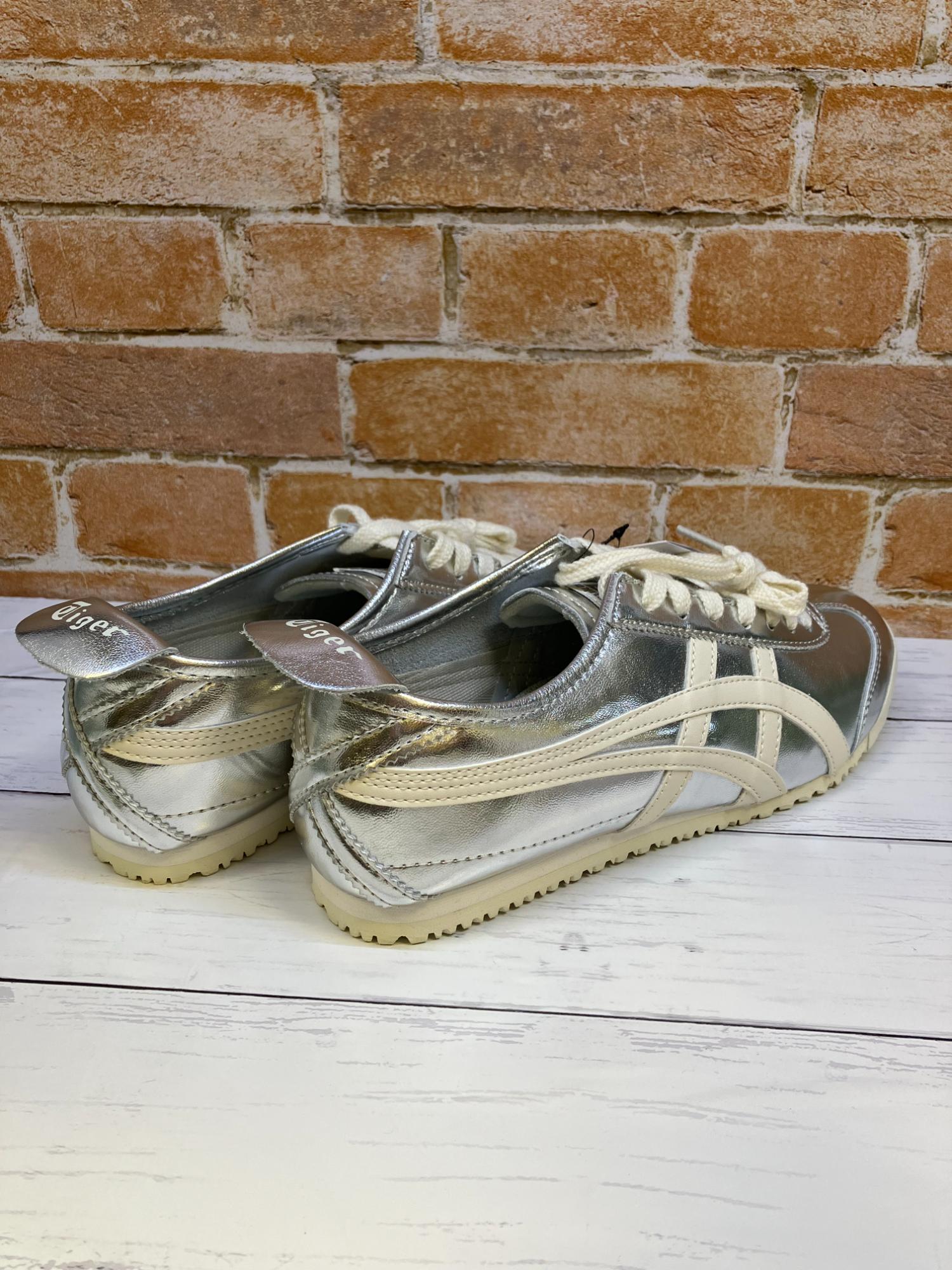 確認(￣∀￣) OnitsukaTiger（オニツカタイガー）のMEXICO'66を入荷いたしました