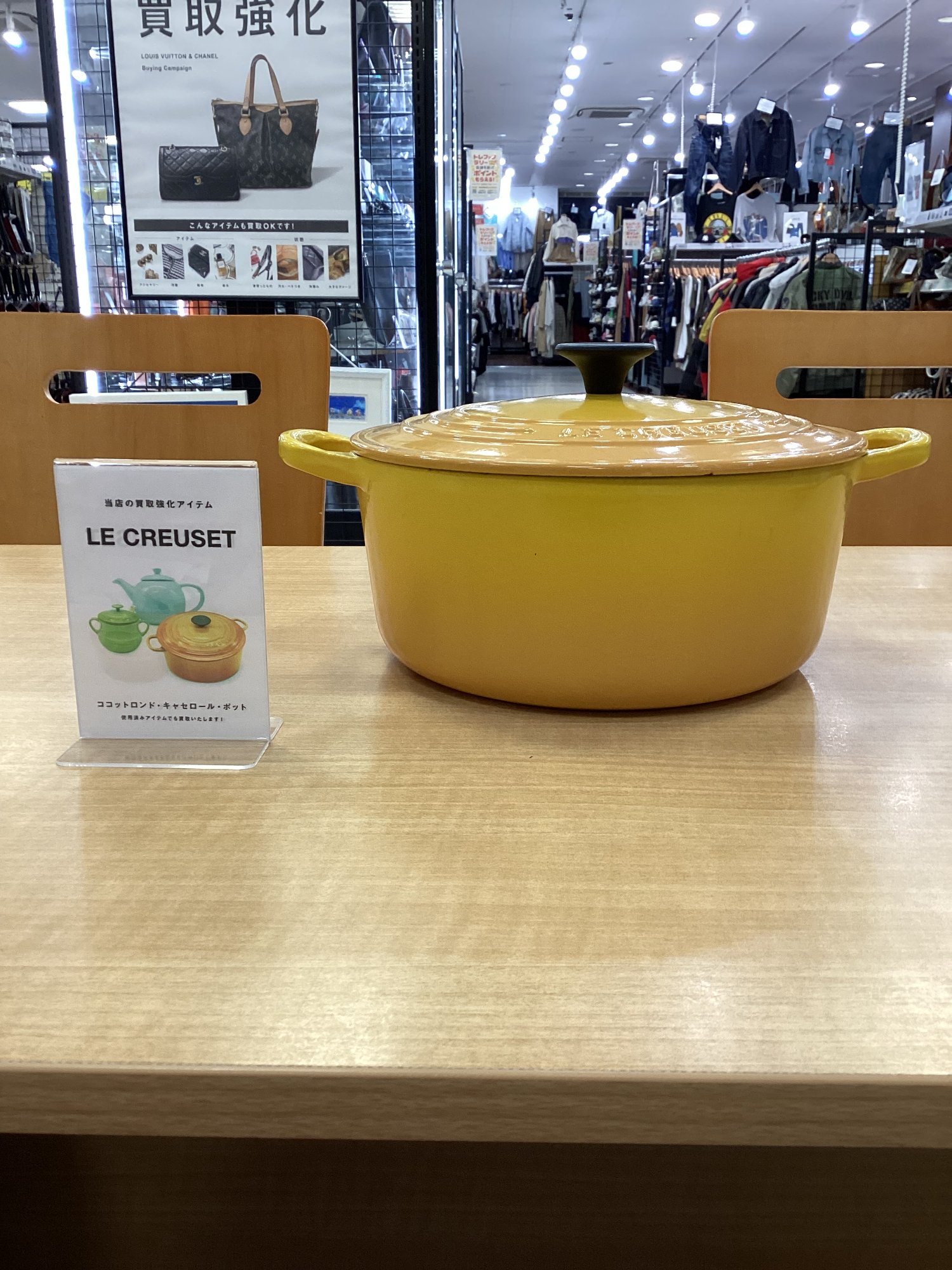 【美品】ル・クルーゼ ココット パプリカ 鍋 イエロー 2L 廃盤レア LE CREUSET】ココット・ロンド イエローのホーロー鍋をご紹介