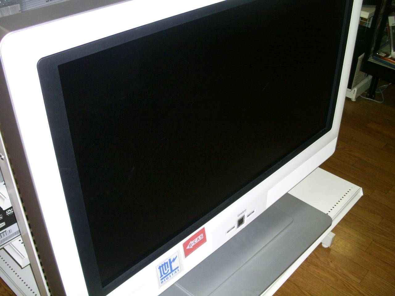 液晶テレビの中古買取販売中!アクオス、ブラビア、ビエラ、レグザなど買取販売強化中! [2010.02.07発行