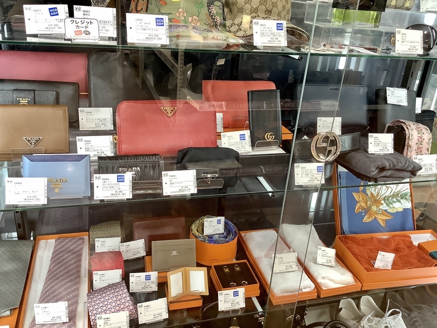 PRADA  プラダ　ロゴシルバーバックル キャンバス ガチャベルト ベルト スマホで購入】PRADA(プラダ)のロゴガチャベルトが入荷しました