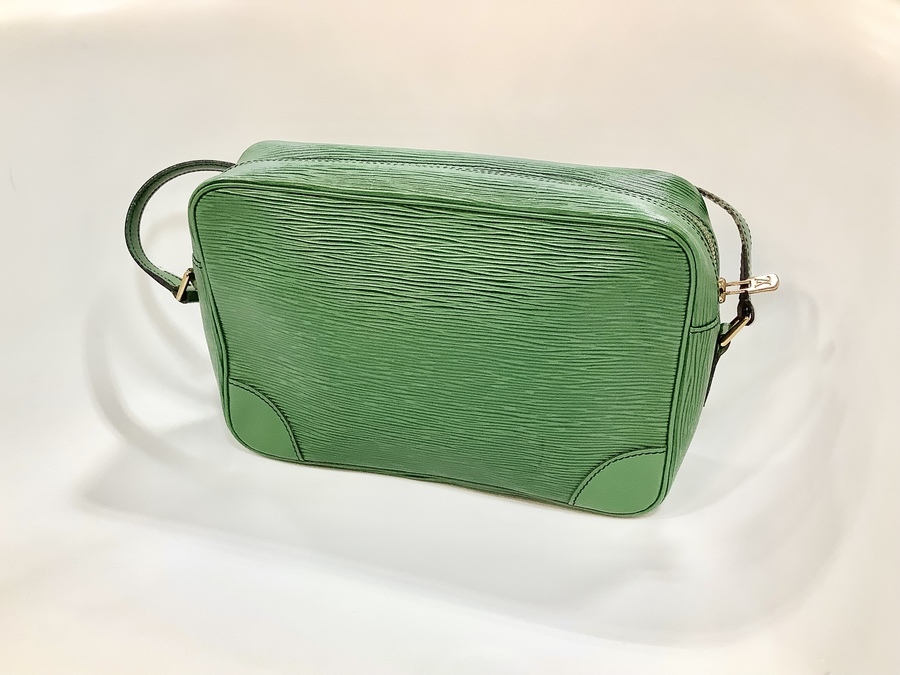 LOUIS VUITTON(ルイヴィトン) エピ トロカデロ27が入荷致しました