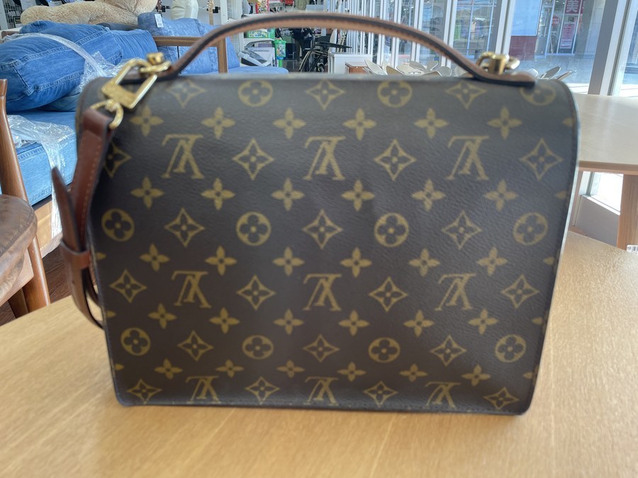 LOUISVUITTON　モンソー28　正規直営店　廃盤　モノグラム LOUIS VUITTONの定番モノグラム、モンソー28が入荷しました！【中央