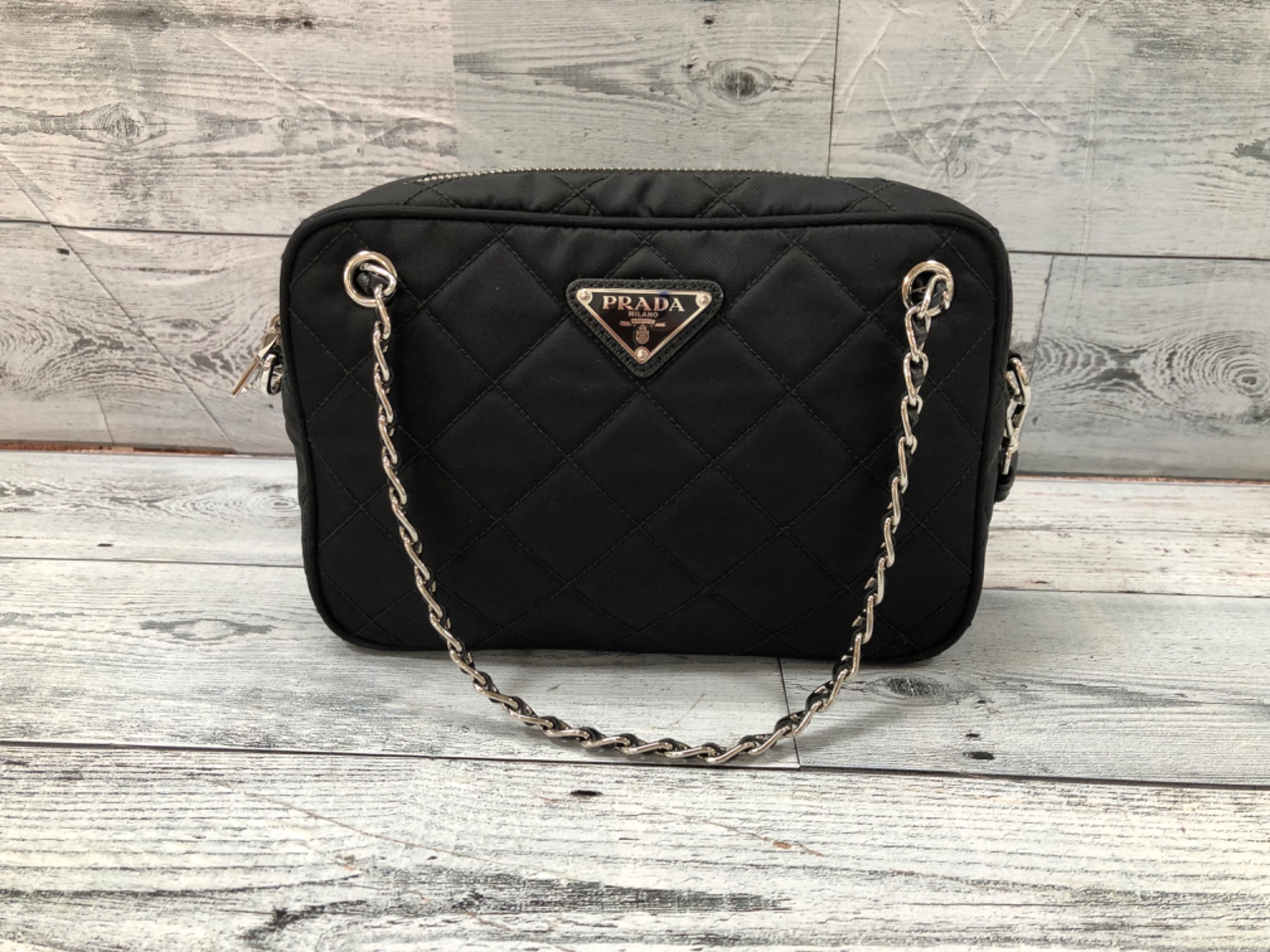 PRADA(プラダ)のチェーンストラップショルダーバッグが入荷しました