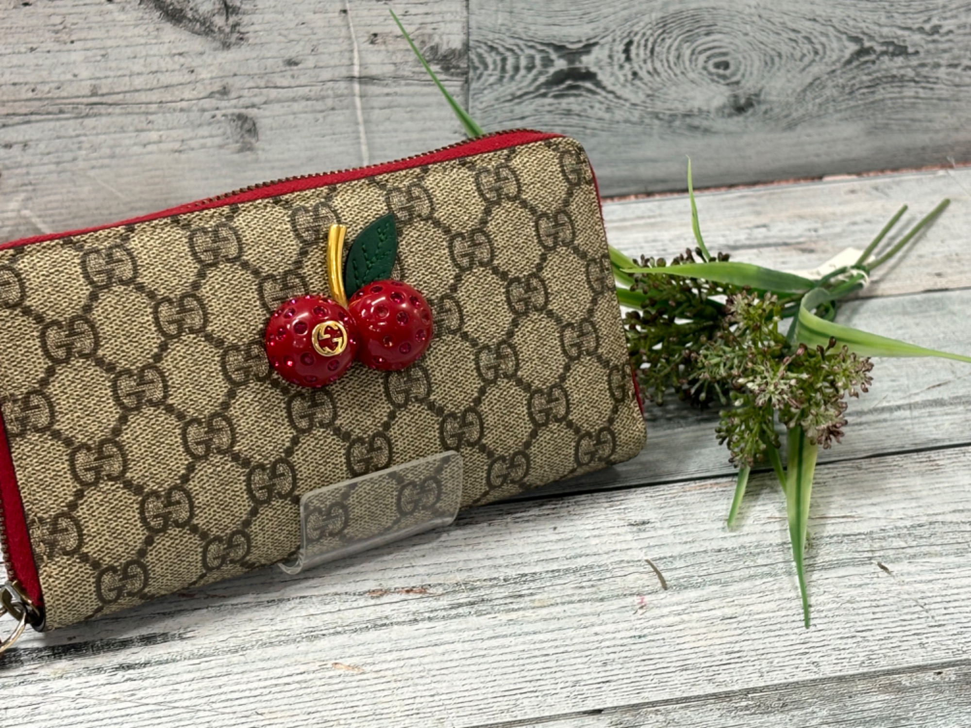 GUCCI グッチ GGスプリーム チェリー ウォレット 財布 GUCCI（グッチ）のチェリー付きGGスプリームウォレット が入荷