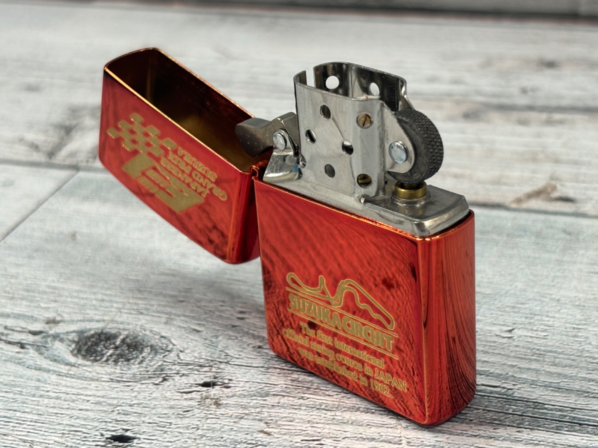 鈴鹿サーキット F1 GRAND PRIX 1999年製のZIPPO が入荷いたし