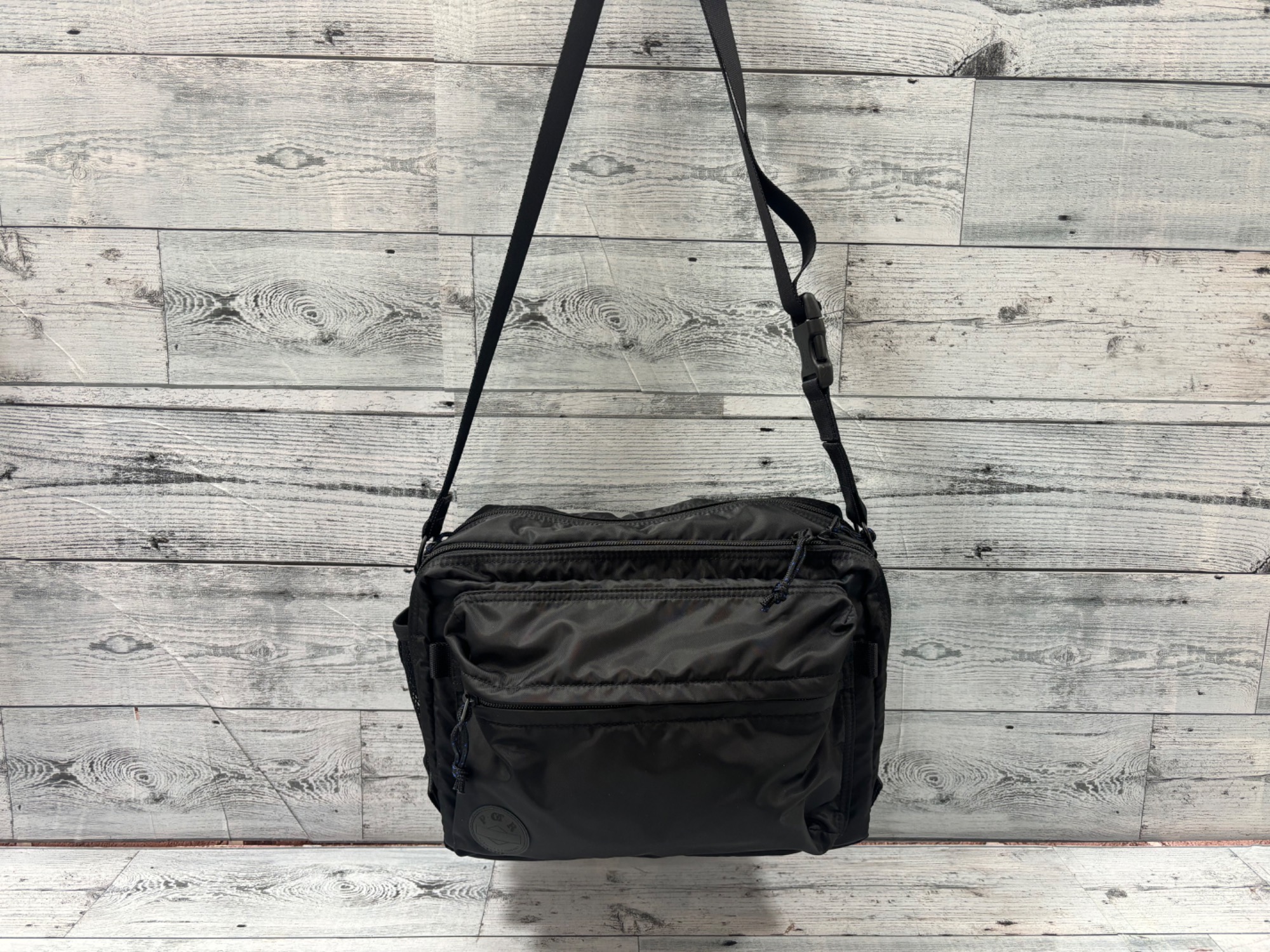 未使用★ ポーター パックス ショルダーバッグ（Ｌ）996-26103 ブラック 楽天市場】POTR パックス ショルダーパック(L) with スーベニア