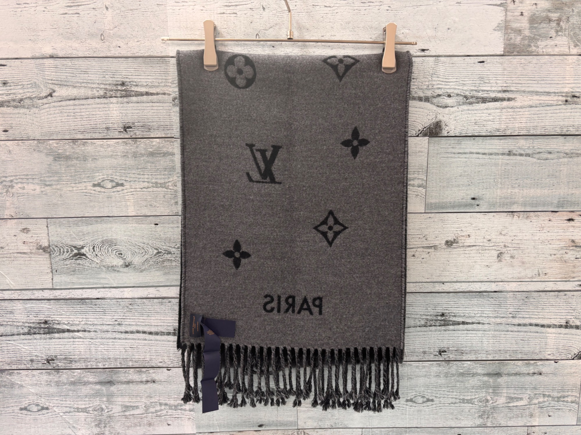 LOUIS VUITTON グレー ファー マフラー 中古・古着通販】LOUIS VUITTON (ルイ ヴィトン) ウールマフラー