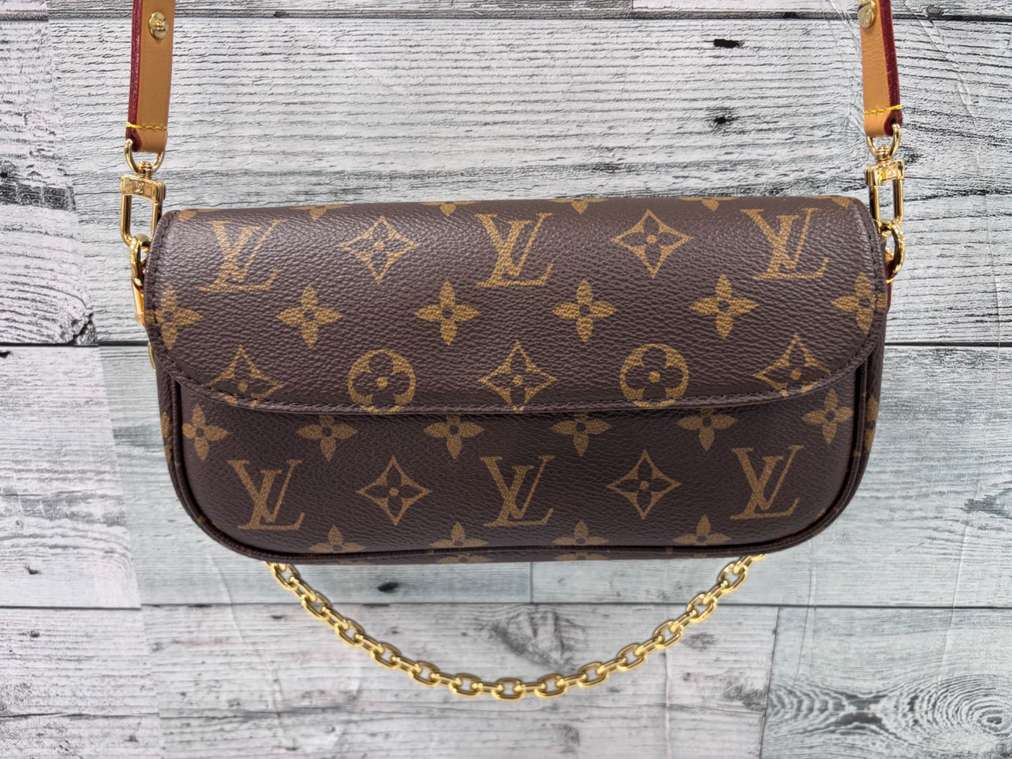 LOUIS VUITTONのウォレットオンチェーン・アイビーが入荷いたしました