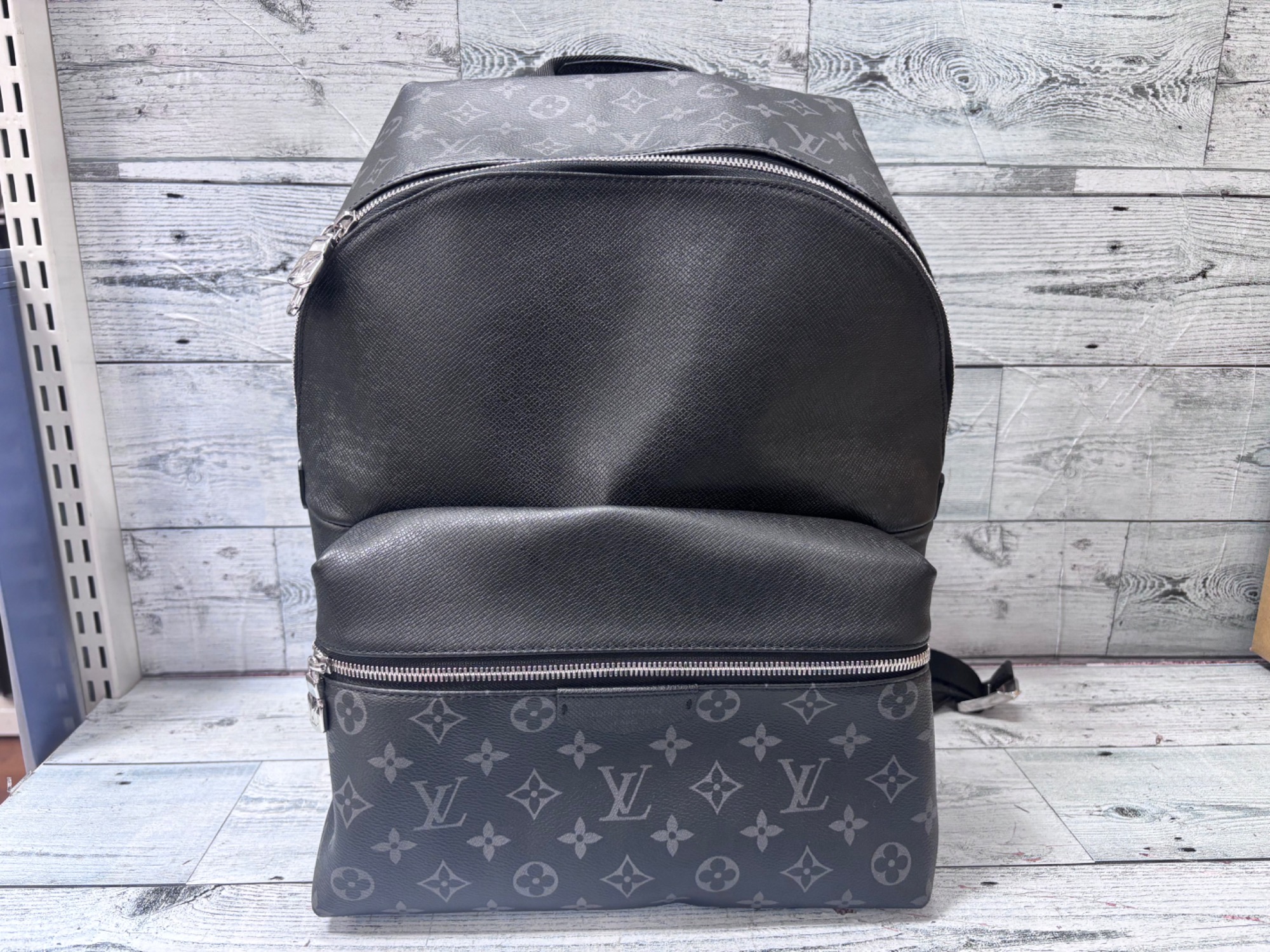 LOUIS VUITTON ディスカバリー・バックパック　型番M31033 LOUIS VUITTONディスカバリーバックパックPM M31033が入荷いたしました