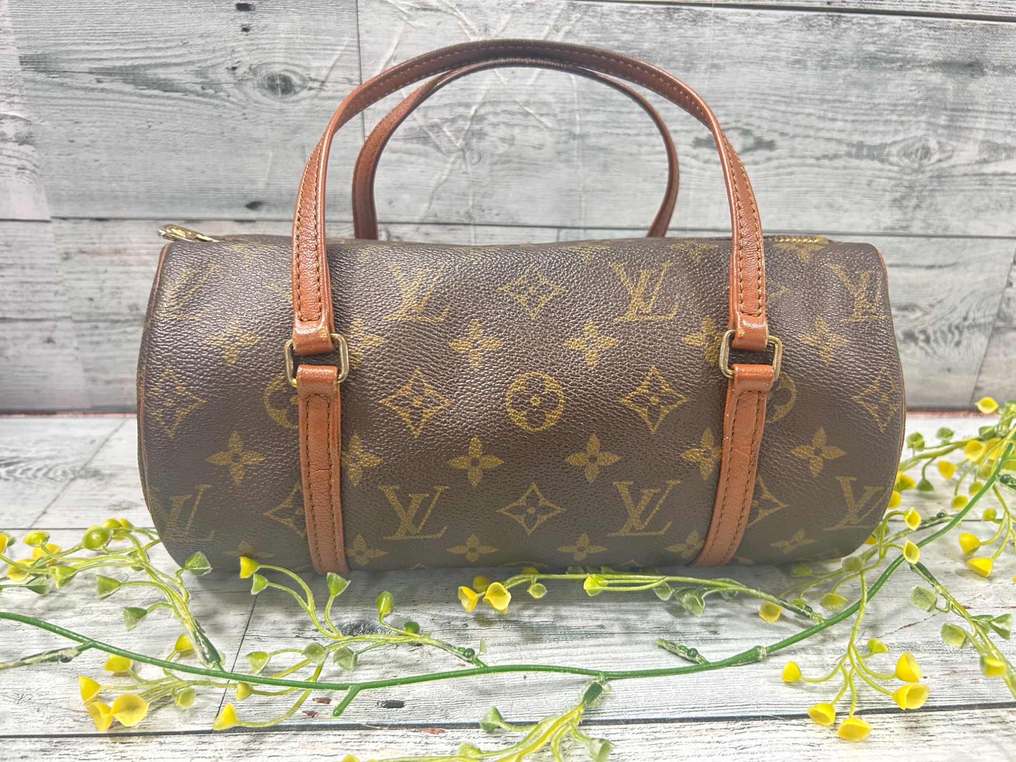ルイヴィトンパピヨン26　モノグラム　LV　ハンドバッグ LOUIS VUITTON パピヨン26 旧型 モノグラム ハンドバッグ - メルカリ
