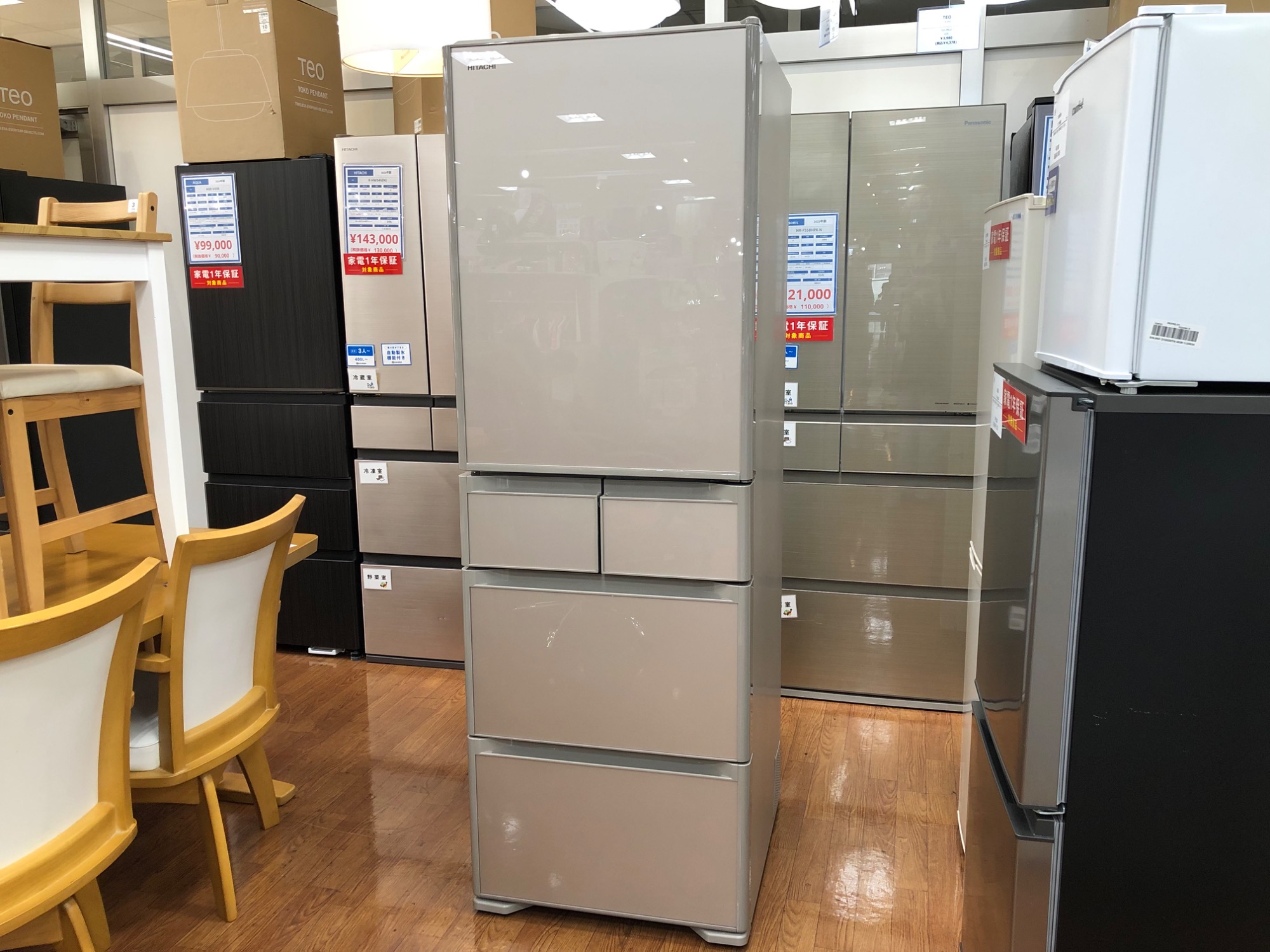HITACHI(ヒタチ)の5ドア冷蔵庫 R-S40Sが入荷いたしました