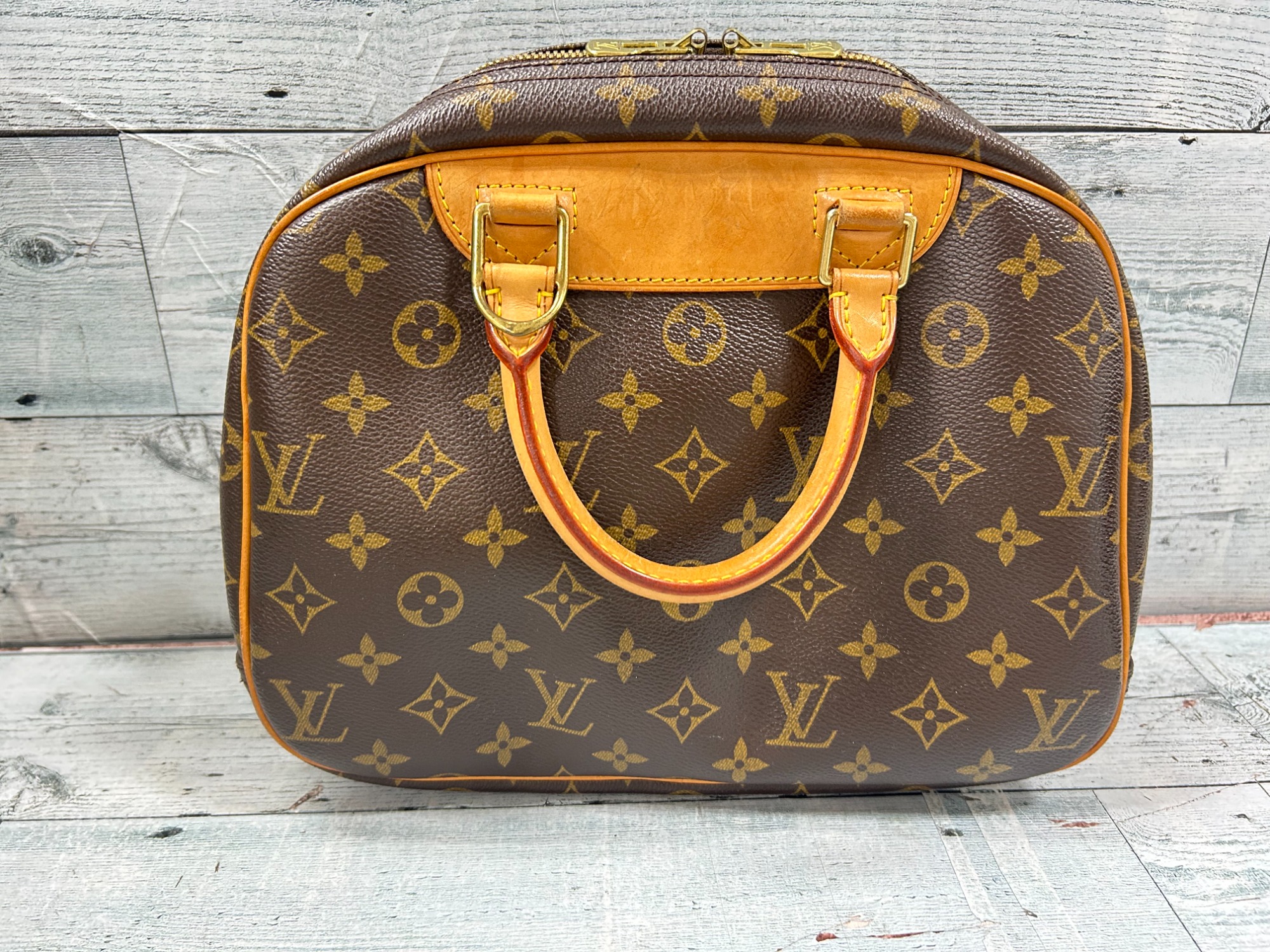 ルイヴィトン　トュルーヴィル スマホで購入】LOUIS VUITTON(ルイ・ヴィトン) モノグラムトゥルー
