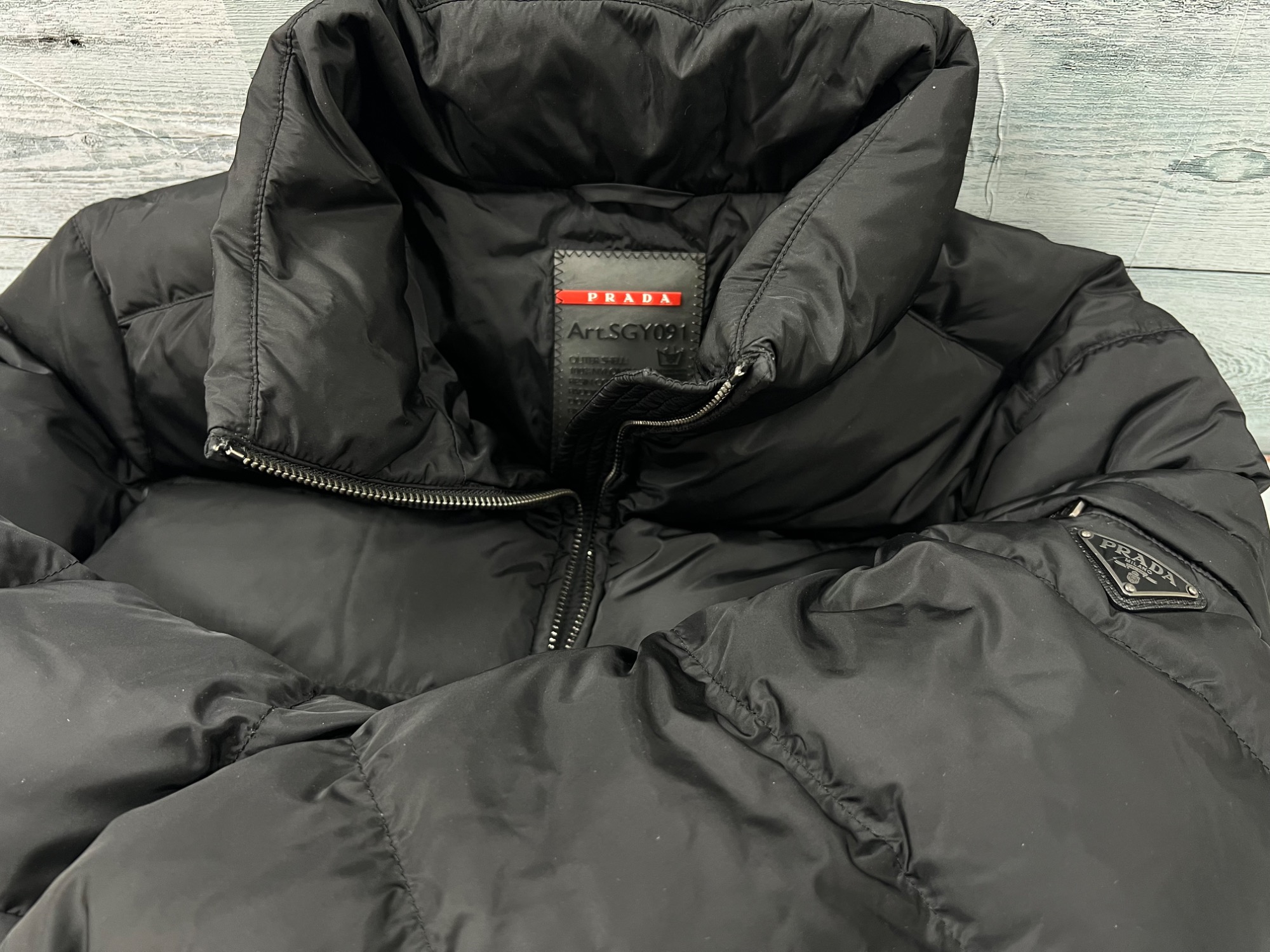 PRADA SPORTS (プラダスポーツ)のダウンジャケット SGY091が入荷いたし