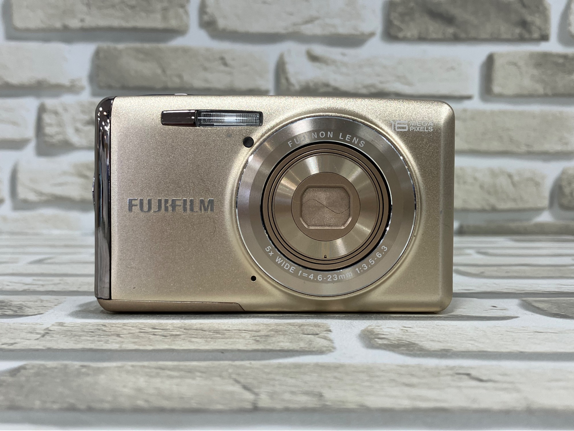 スマホで購入！】FUJIFILM (フジフィルム)の コンパクトデジタルカメラ