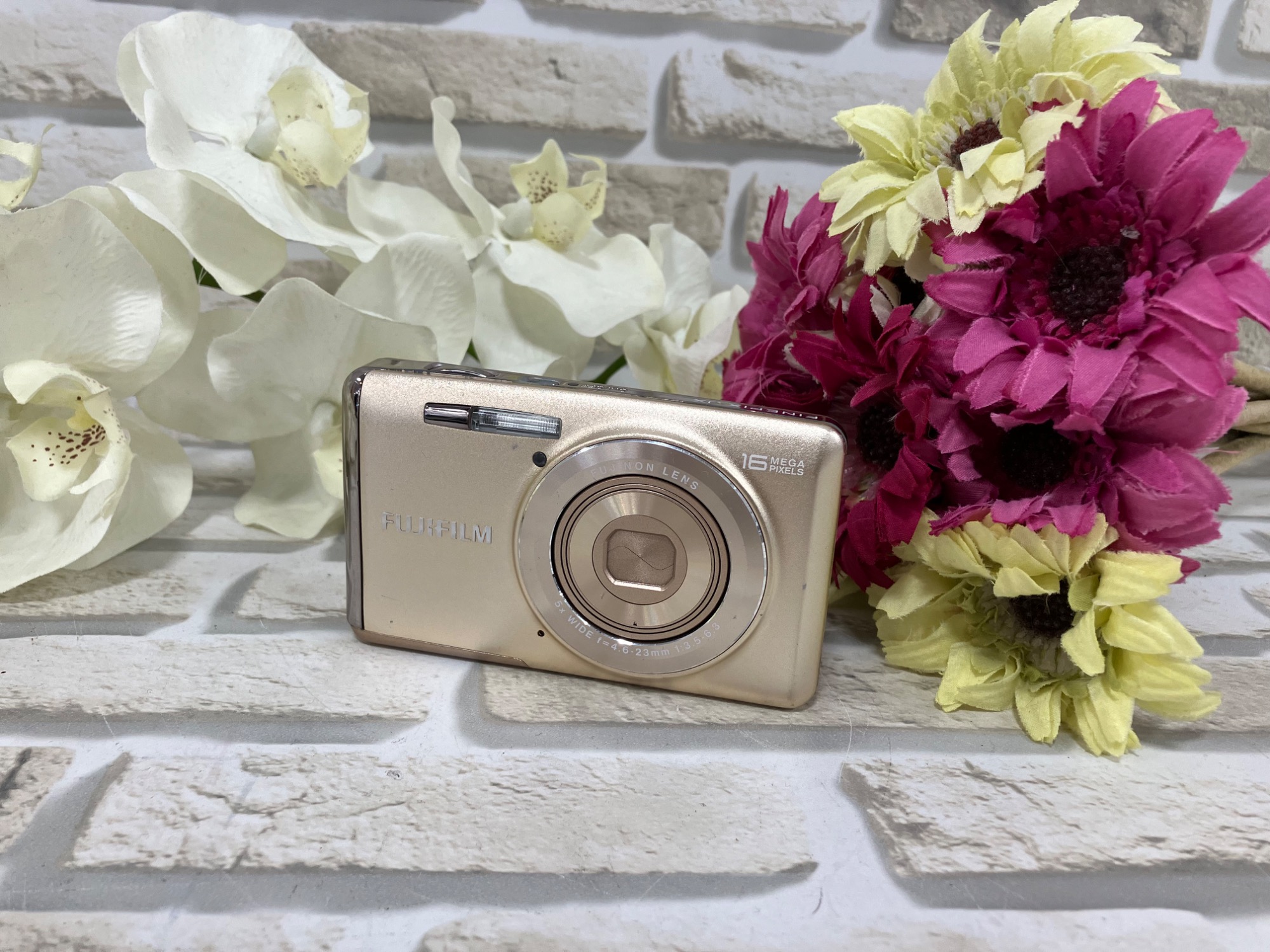 スマホで購入！】FUJIFILM (フジフィルム)の コンパクトデジタルカメラ