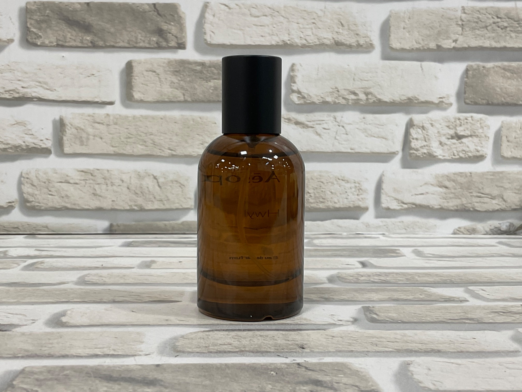 Aesop / イソップ】ヒュイル オードパルファム 50ml｜深みのある木々の