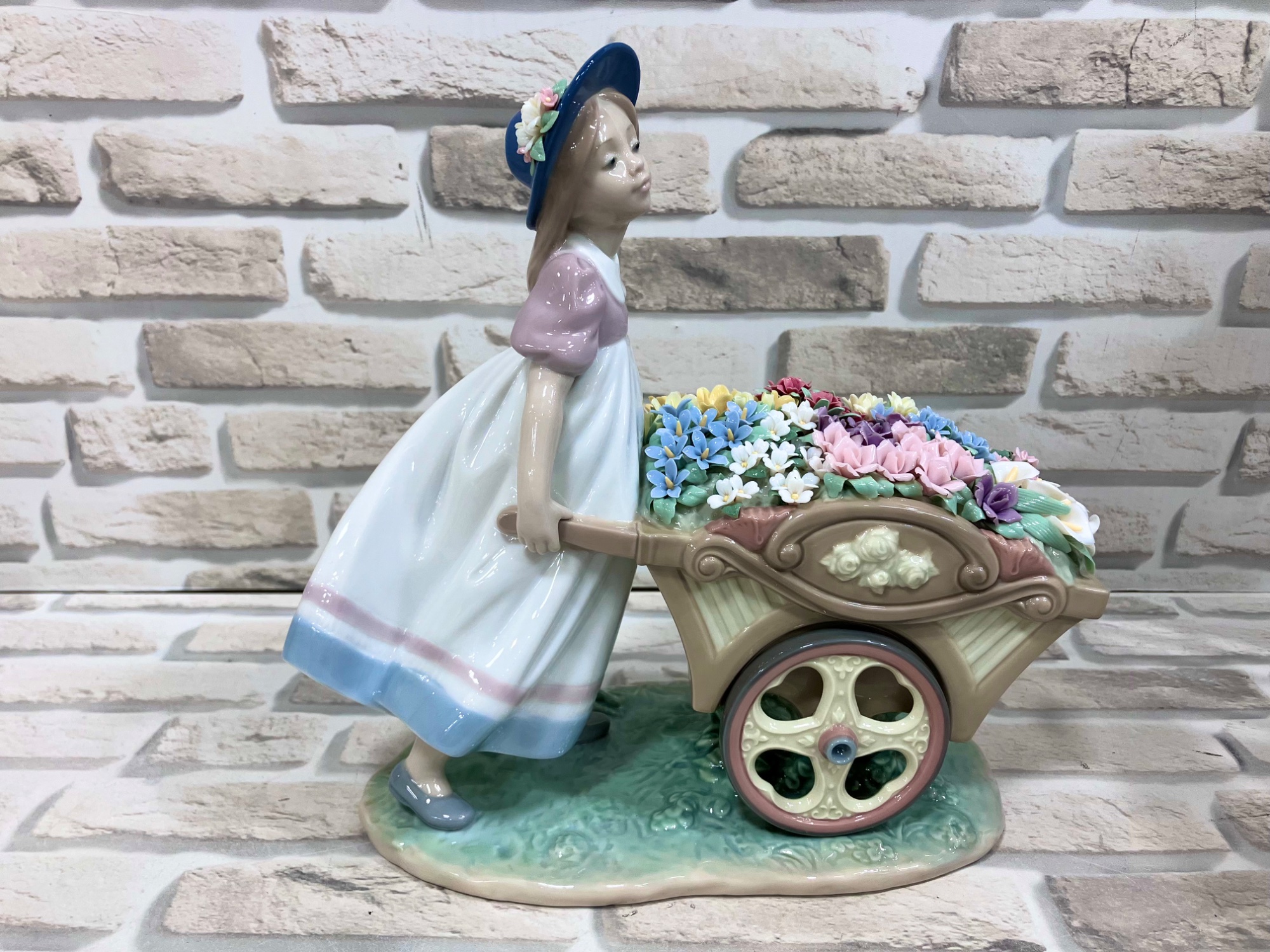 LLADRO / リヤドロ】フィギュリン｜可愛いお花屋さんを毎日の