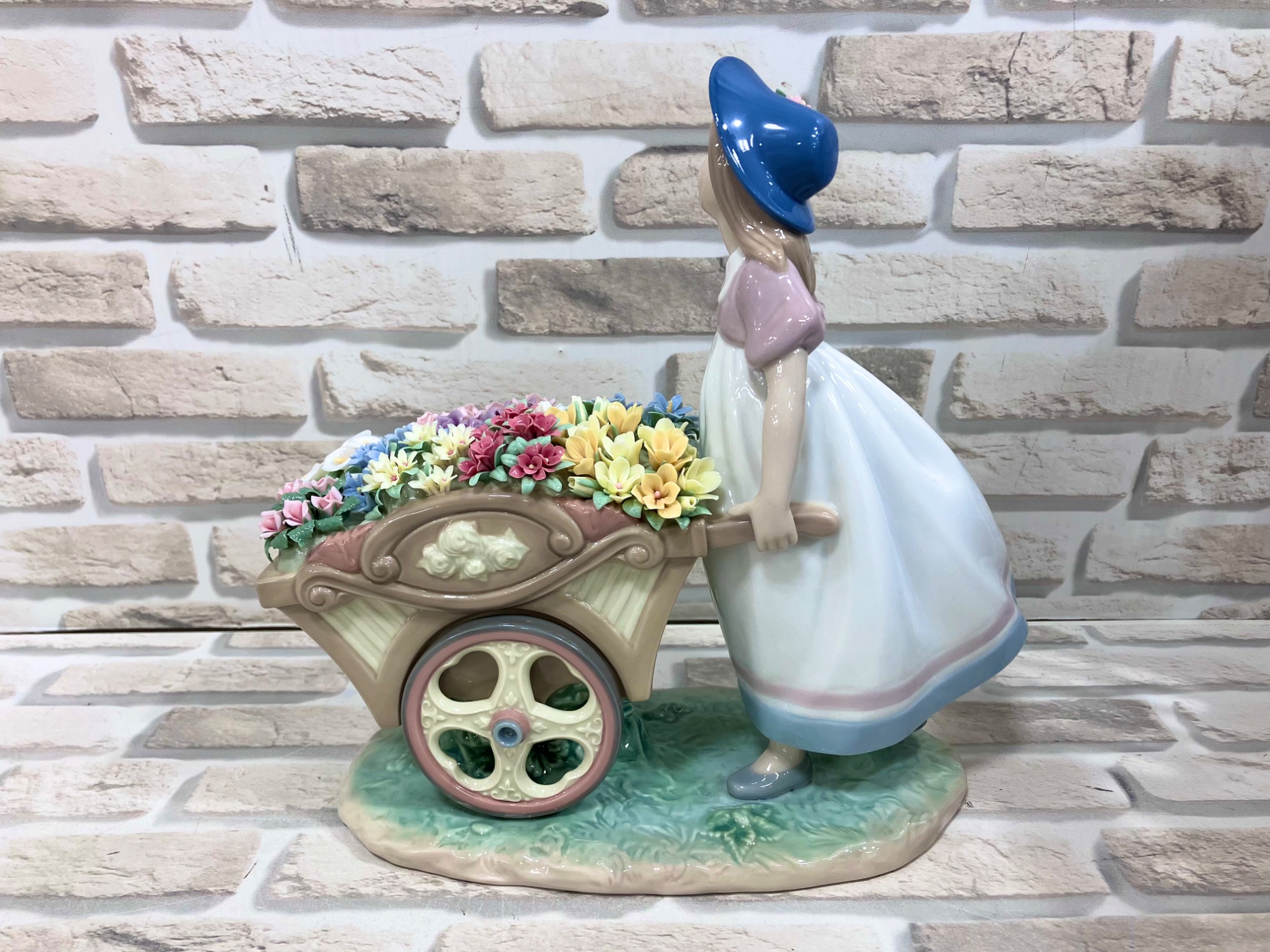 LLADRO / リヤドロ】フィギュリン｜可愛いお花屋さんを毎日の