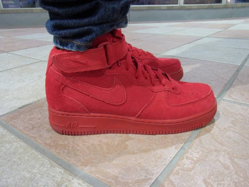 スニーカーのナイキ（NIKE）