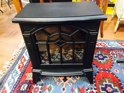 季節家電の暖炉方ファンヒーター