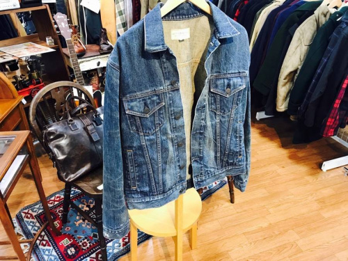メンズファッションのデニムジャケット