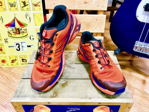 SALOMONのトレイルランシューズ