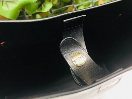 レザートートバッグの中央林間