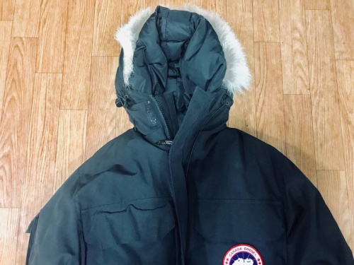 カナダグース（CANADA GOOSE）のダウンジャケット